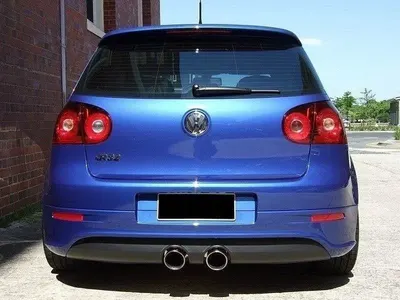 Maxton Design Bodykit-Set für VW Golf 5 R32 (Mit 2 Auspufflöchern, Für R32 Auspuff) – Schwarz glänzend