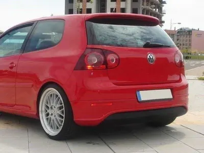 Maxton Design Bodykit-Set für VW Golf 5 R32 (Ohne Auspuffloch, Für Standard Auspuff) – Schwarz glänzend