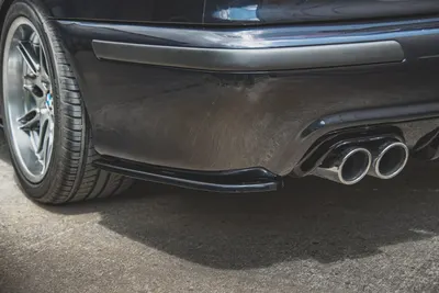 Maxton Design Heck-Seitensplitter für BMW M5 / 5 M-Paket E39 – Schwarz glänzend