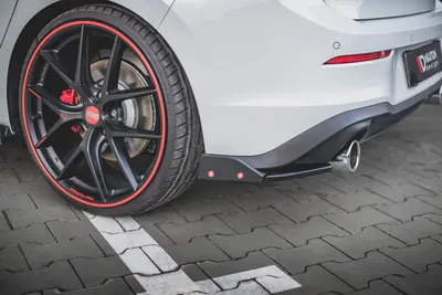 Maxton Design Heck-Seitensplitter V.2 mit Flaps für VW Golf 8 GTI / GTE – Schwarz glänzend