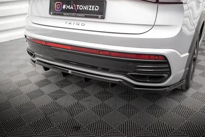Maxton Design Hecksplitter mit vertikalen Streben für VW Taigo R-Line Mk1 – Schwarz glänzend
