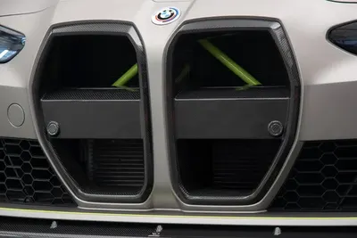 Maxton Design Kühlergrill für BMW M4 G82 / M3 G80 – Sichtcarbon (Prepreg) / ohne ACC-Sensor-Aussparung