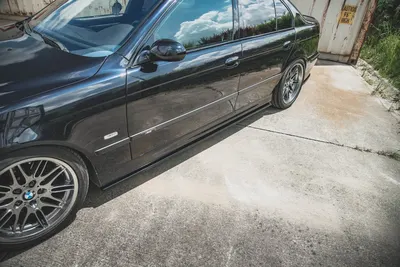 Maxton Design Seitenschweller-Ansätze für BMW M5 / 5 M-Paket E39 – Schwarz glänzend