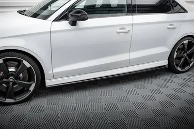 Maxton Design Seitenschweller-Ansätze V.2 für Audi RS3 Limousine 8V Facelift – Schwarz glänzend