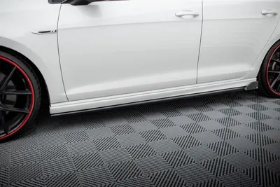 Maxton Design Seitenschweller-Ansätze V.3 mit Flaps für VW Golf 7 R / R-Line – Schwarz glänzend