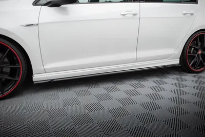 Maxton Design Seitenschweller-Ansätze V.4 für VW Golf 7 R / R-Line – Schwarz glänzend