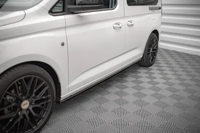 Maxton Design Seitenschweller-Ansätze für VW Caddy Mk5 / Ford Transit Connect Mk3 – Schwarz glänzend