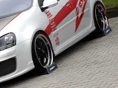 Maxton Design Seitenschweller-Ansätze für VW Golf 5 GTI LOOK – Schwarz glänzend/matt