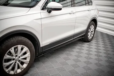 Maxton Design Seitenschweller-Ansätze für VW Tiguan Mk2 – Schwarz glänzend