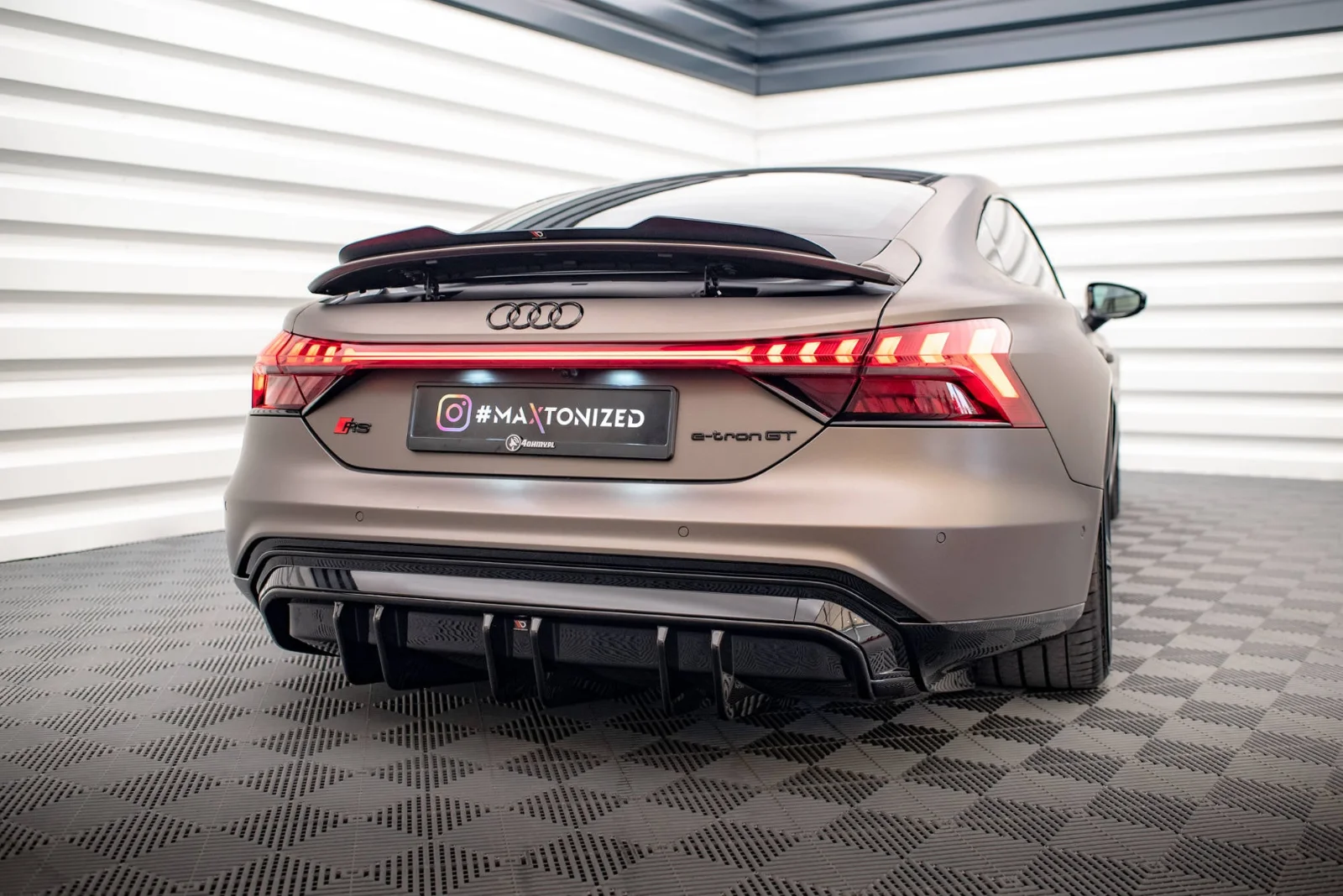 Maxton Design Bodykit-Set für Audi e-Tron GT RS Mk1 – Schwarz glänzend