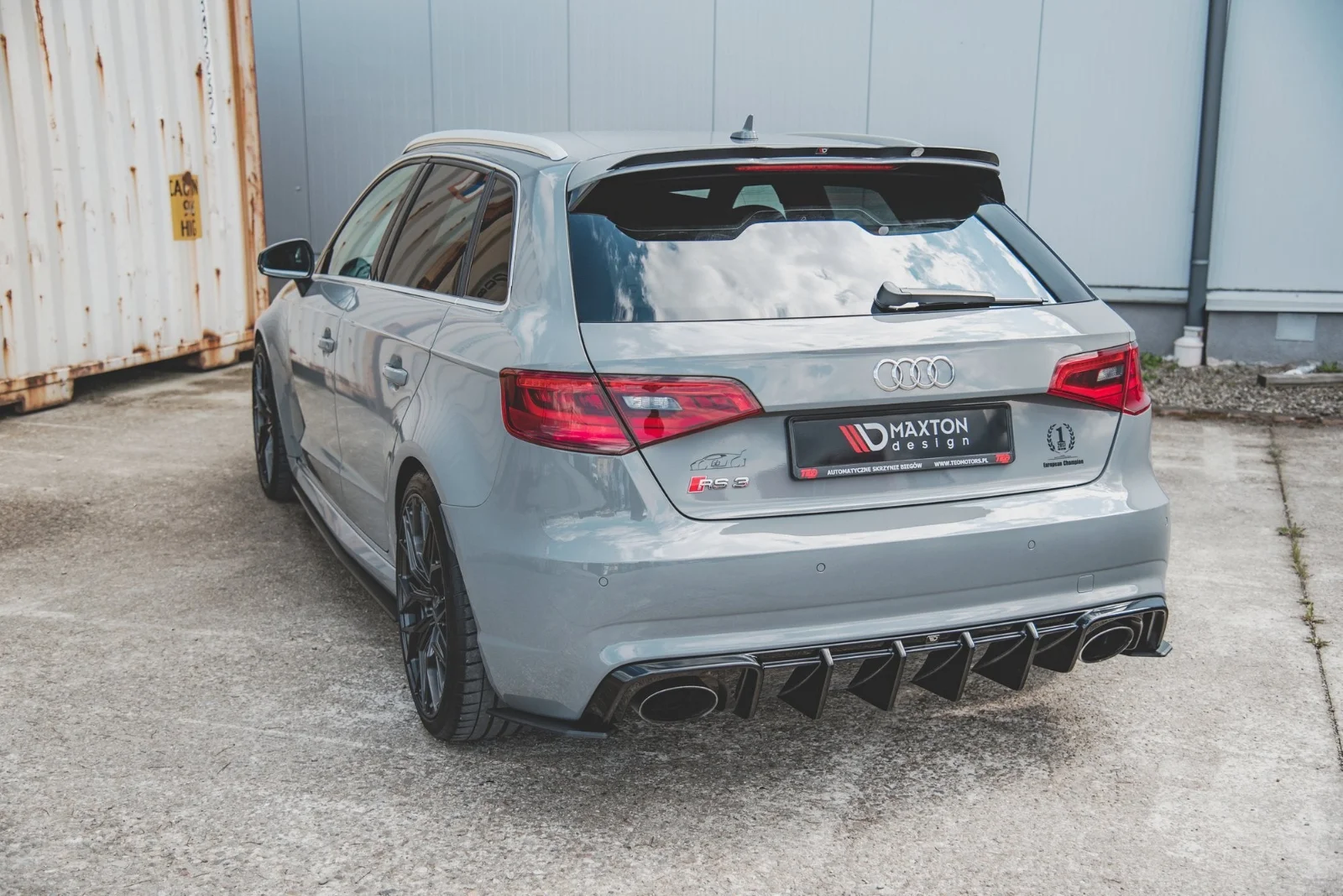 Maxton Design Bodykit-Set für Audi RS3 8V – Schwarz glänzend