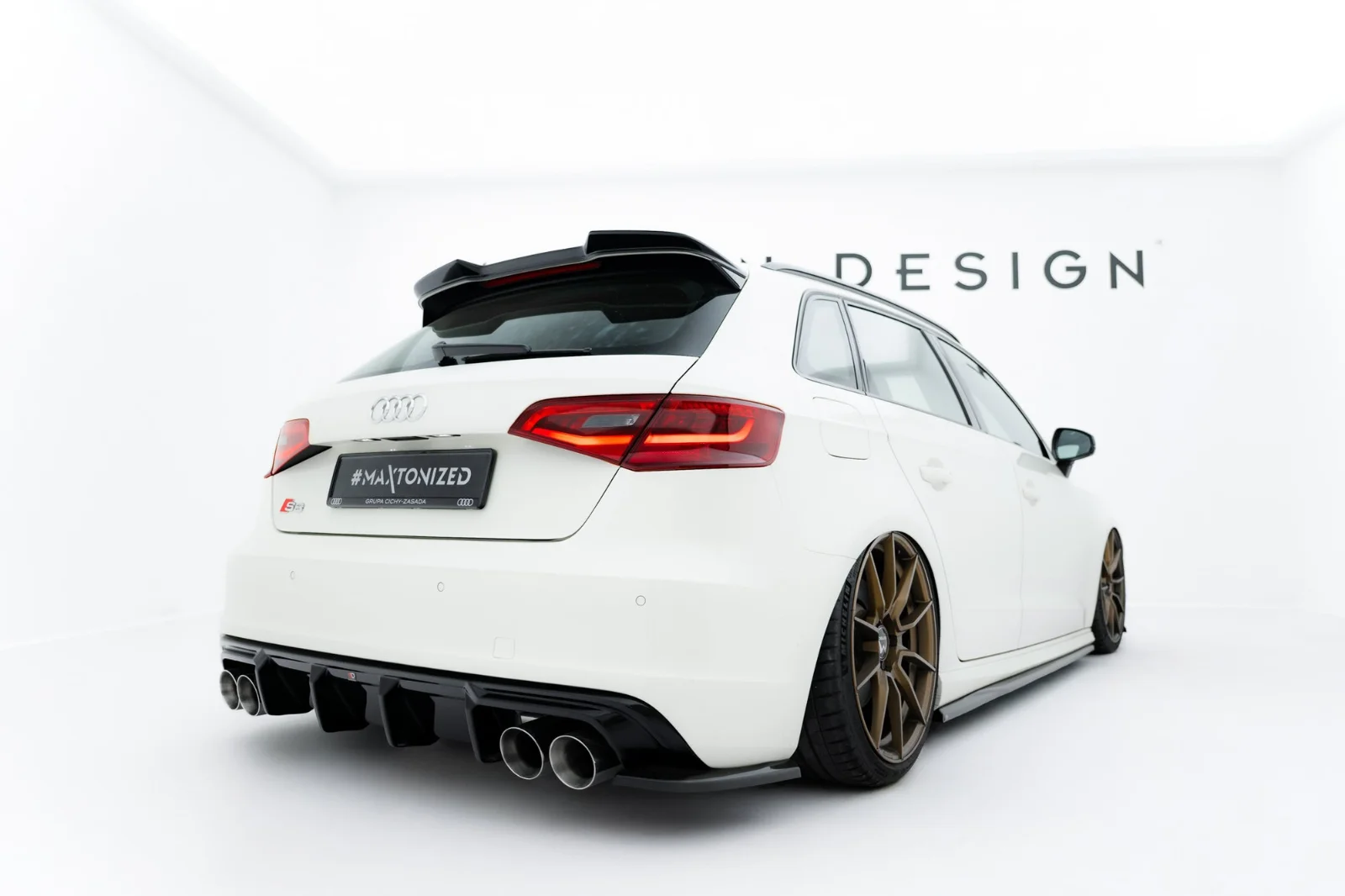 Maxton Design Bodykit-Set für Audi S3 8V – Schwarz glänzend – AU-S3-8V-SB-RS1GOO_OO