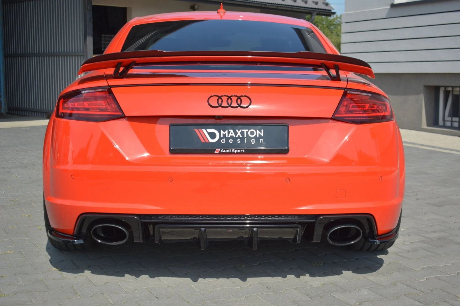 Maxton Design Bodykit-Set für Audi TT RS 8S – Schwarz glänzend