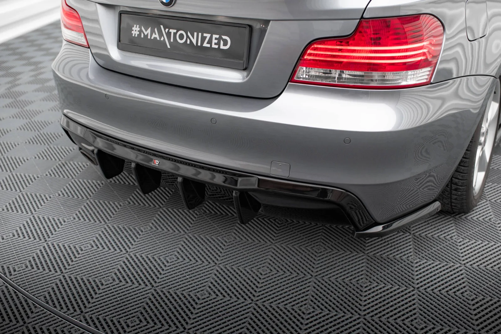 Maxton Design Bodykit-Set für BMW 1er M-Paket E82 – Schwarz glänzend