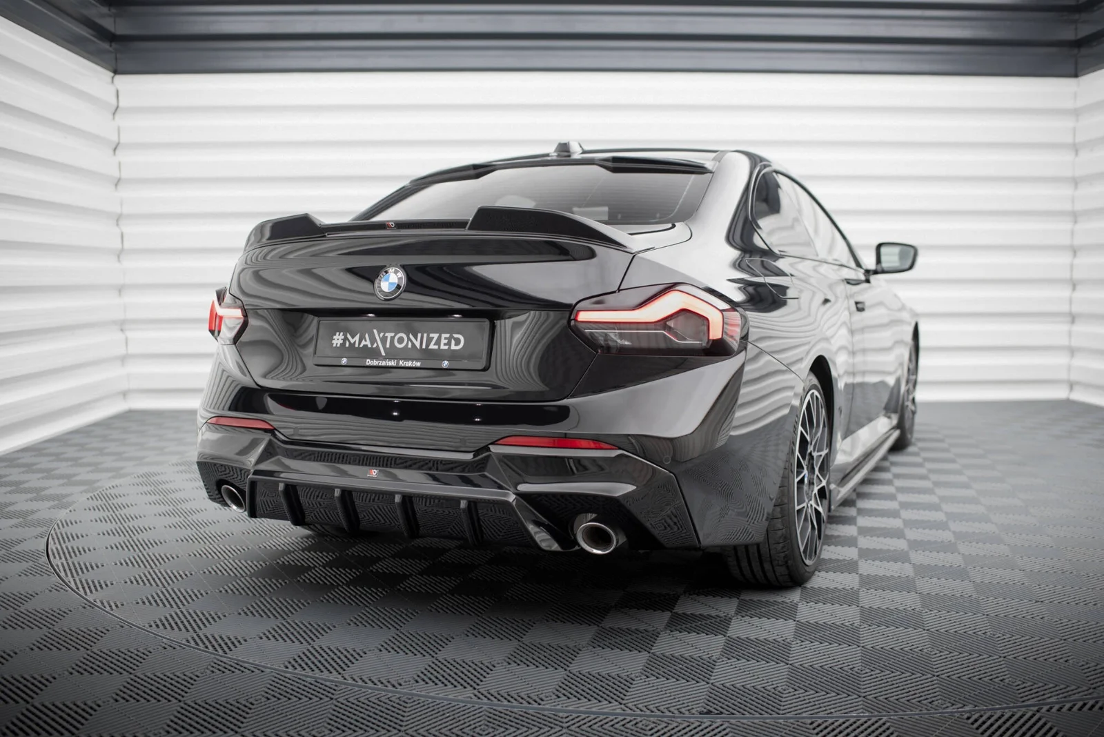 Maxton Design Bodykit-Set für BMW 2er G42 – Schwarz glänzend