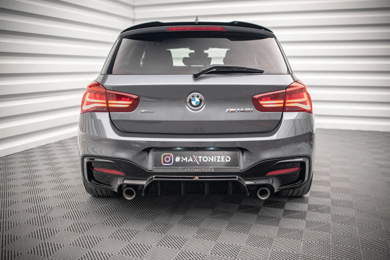 Maxton Design Bodykit-Set V.1 für BMW 1er F20 F21 FL M-Power – Schwarz glänzend