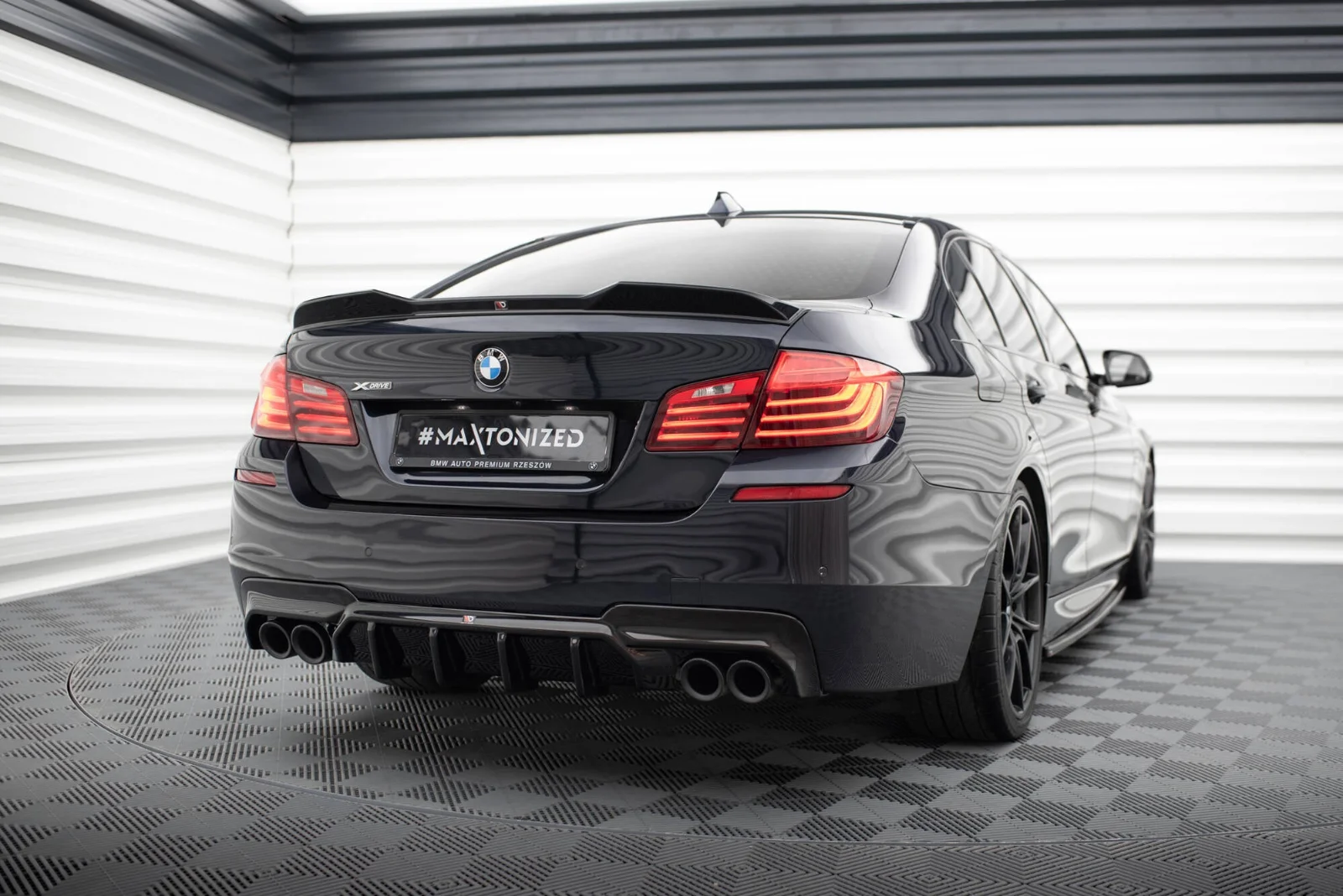 Maxton Bodykit-Set V.1 für BMW 5er M-Paket F10 F11 (Version – Schwarz glänzend – BM-5-10-MPACK-RS2GOO_OO