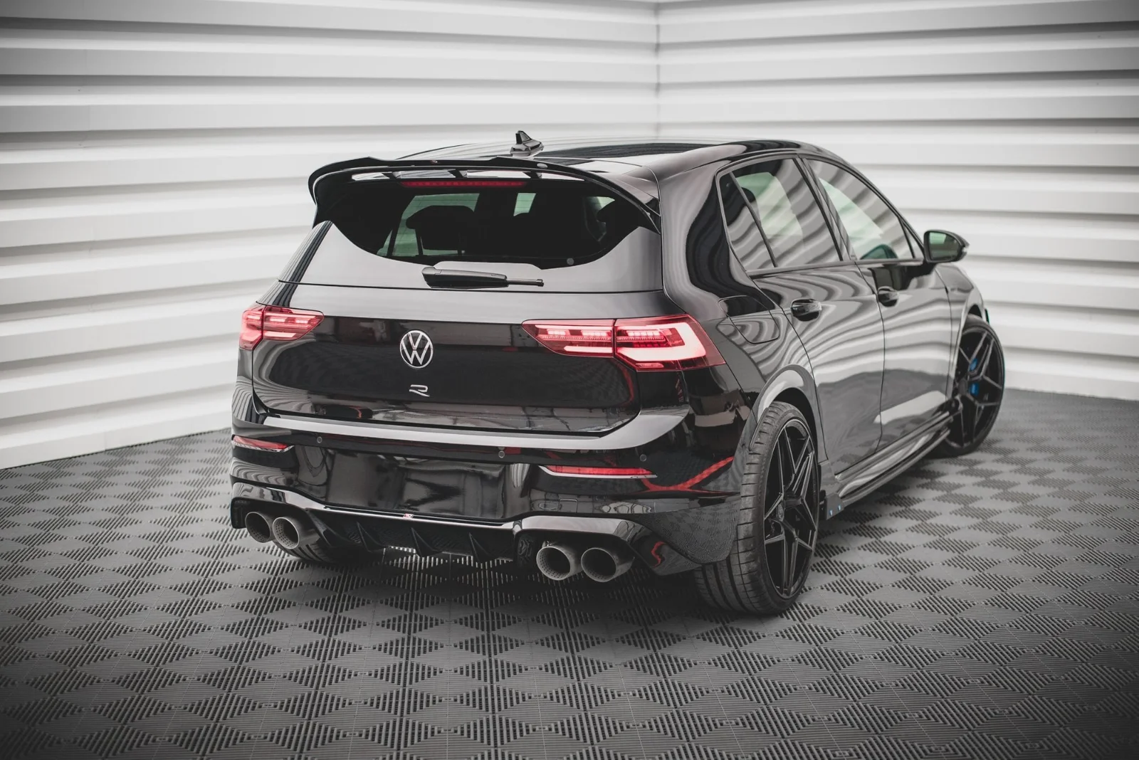 Maxton Design Bodykit-Set V.1 für VW Golf 8 R FL – Schwarz glänzend
