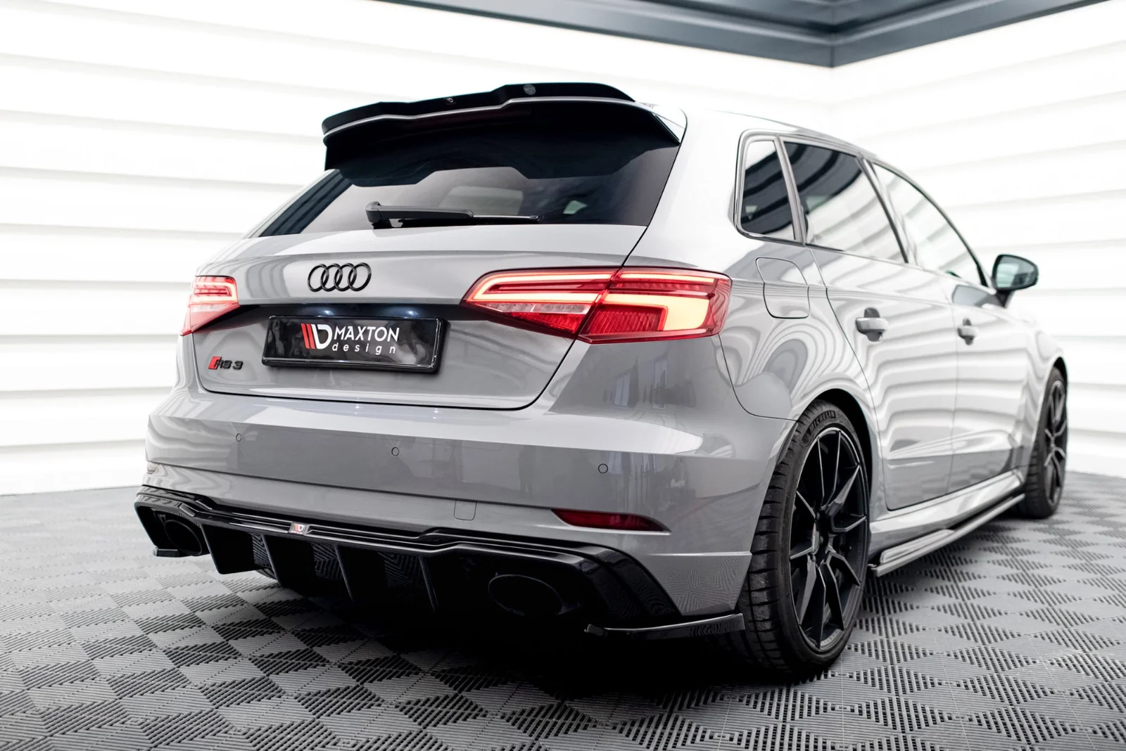 Maxton Design Bodykit-Set V.2 für Audi RS3 8V FL – Schwarz glänzend – AU-RS3-8VF-RS2GO_O