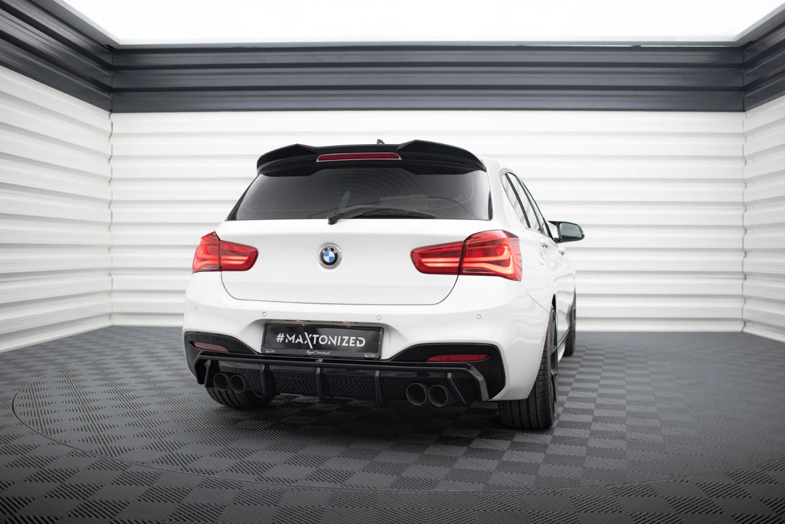 Maxton Bodykit-Set V.2 für BMW 1er M-Paket M140i F20 FL – Schwarz glänzend