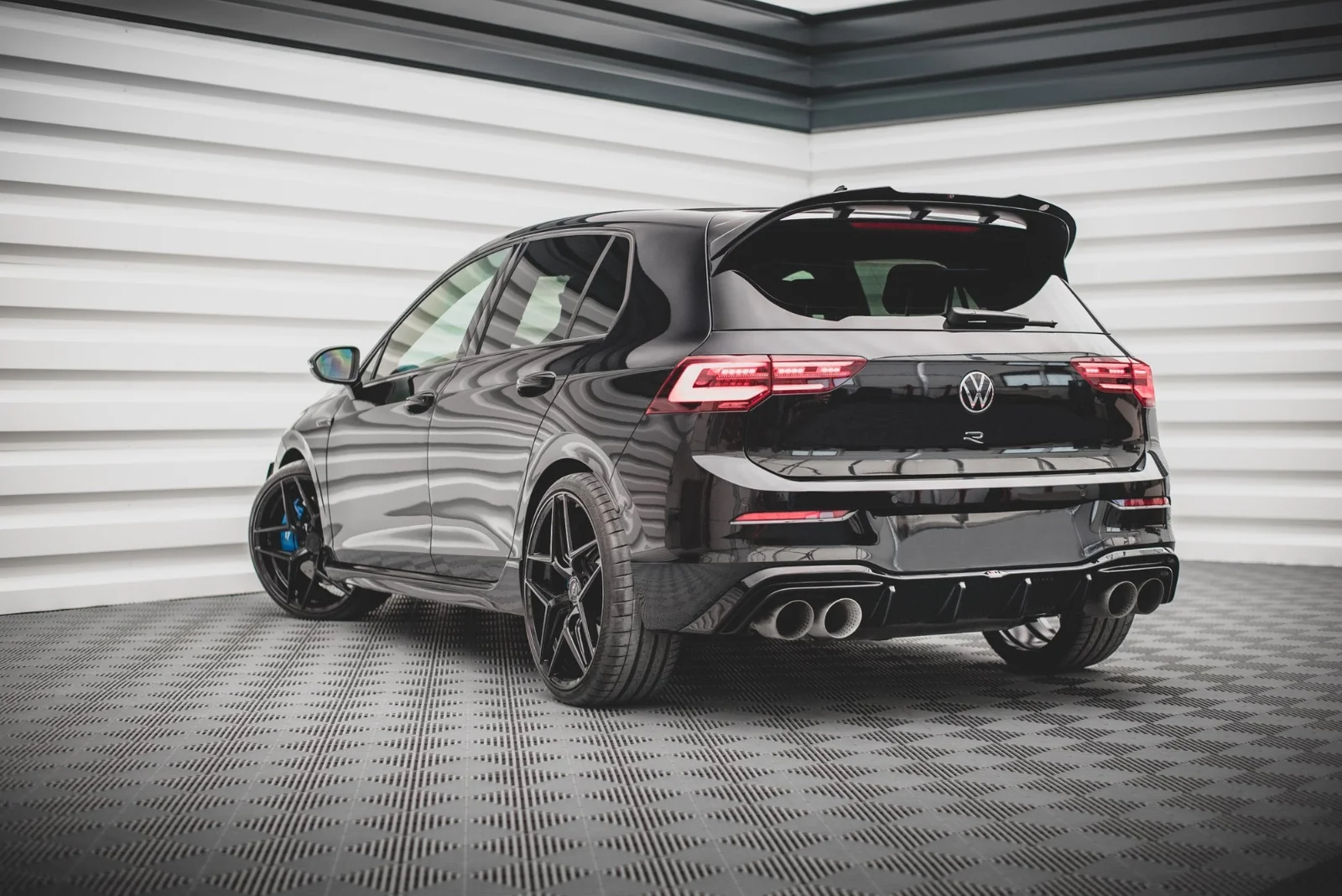 Maxton Design Bodykit-Set V.2 für VW Golf 8 R FL – Schwarz glänzend