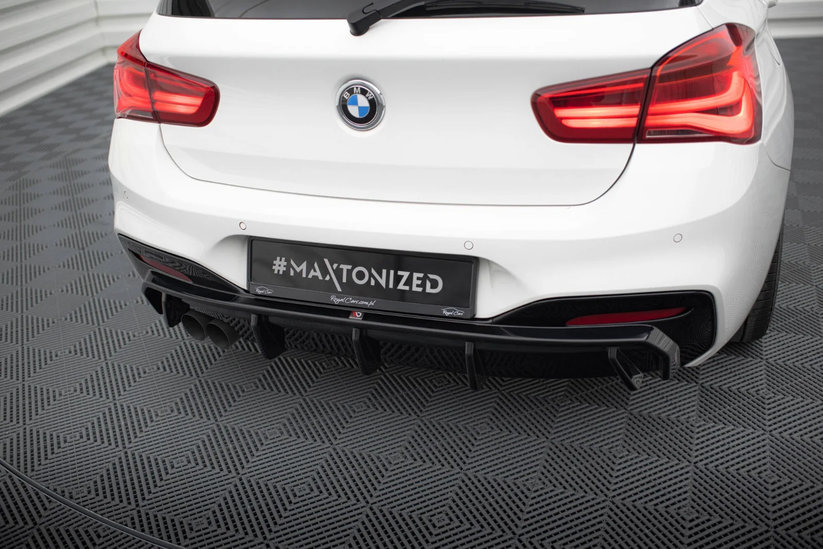 Maxton Bodykit-Set V.3 BMW 1er M-Paket F20 FL (Einseitige – Schwarz glänzend