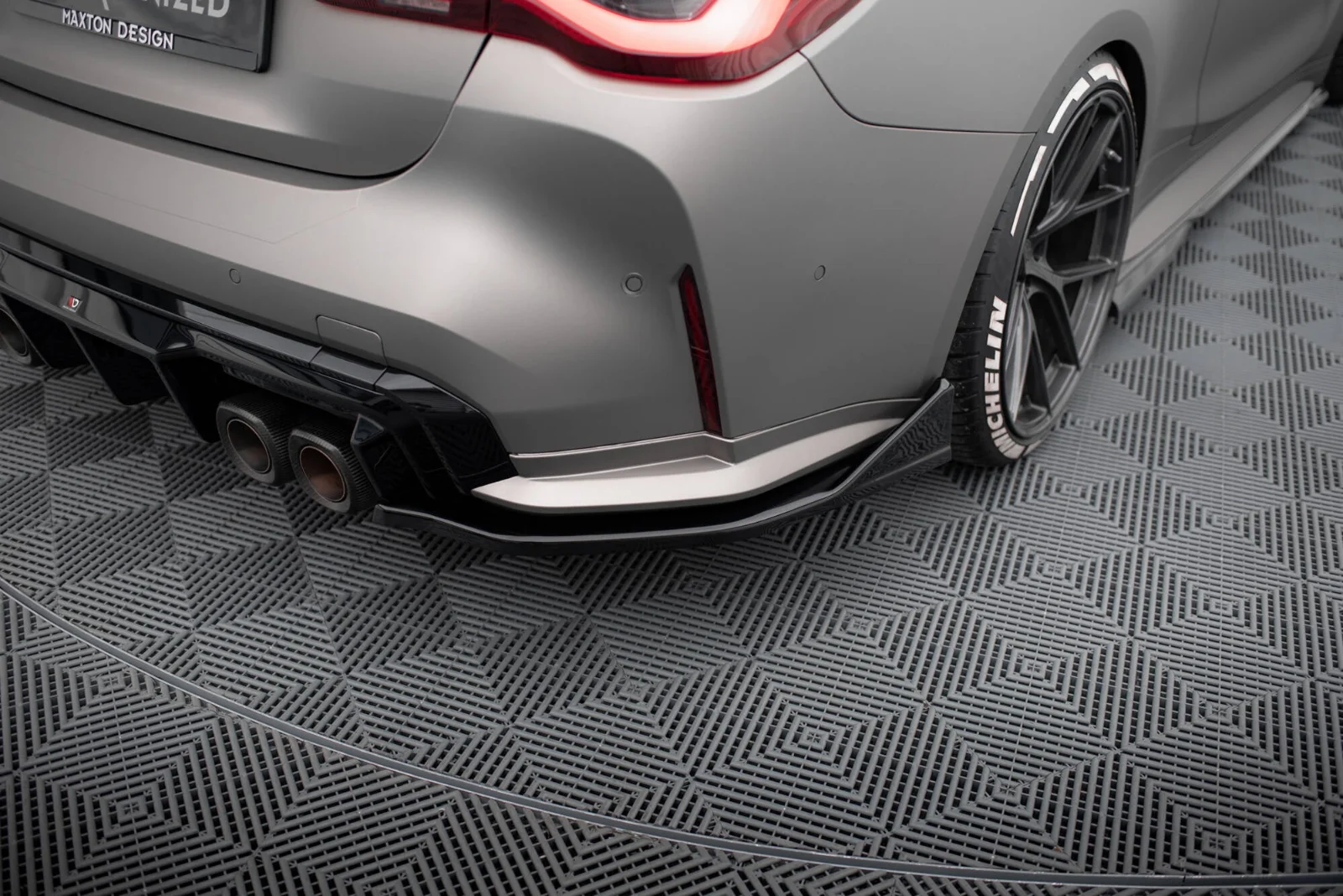 Maxton Design Bodykit-Set V.5 für BMW M4 G82 FL – Schwarz glänzend