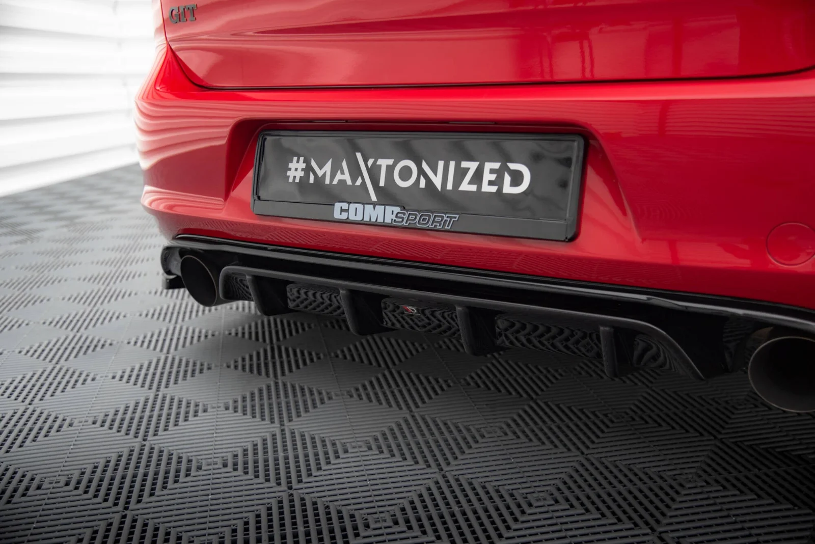Maxton Design Bodykit-Set für VW GOLF Mk7 GTI CLUBSPORT – Schwarz glänzend