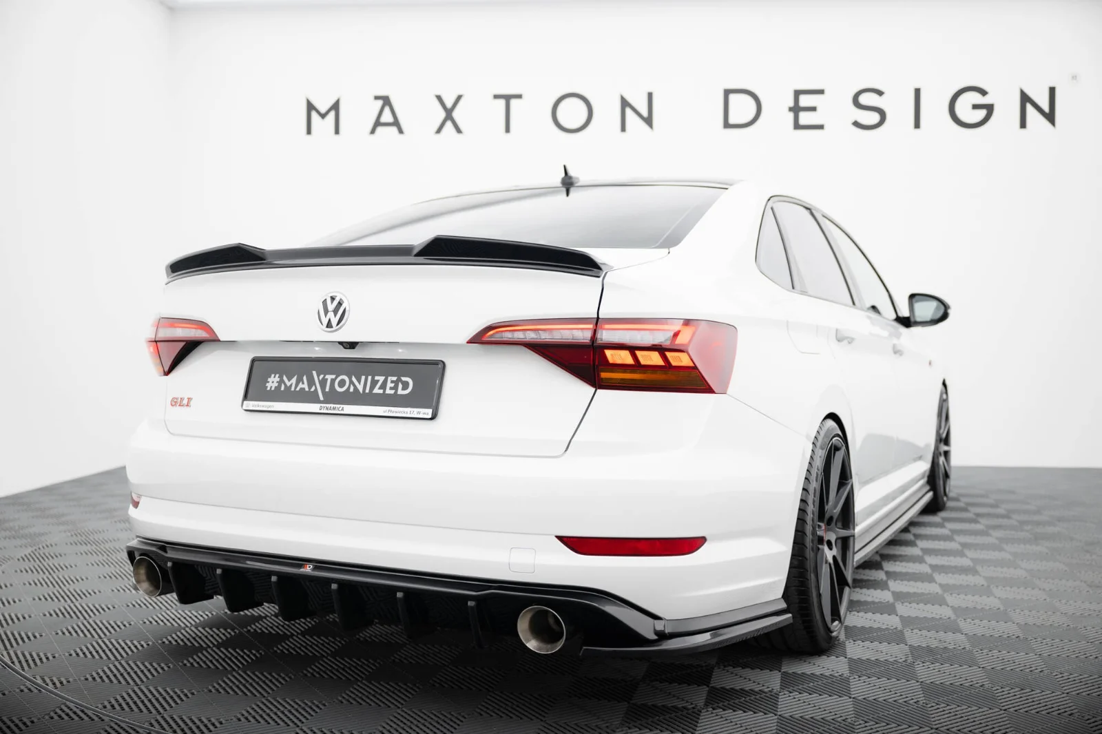 Maxton Design Bodykit-Set für VW Jetta GLI Mk7 – Schwarz glänzend