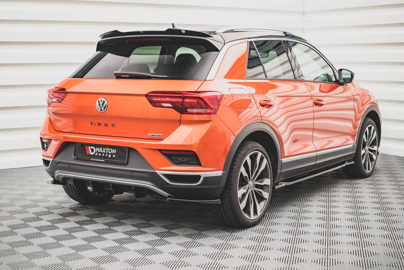 Maxton Design Bodykit-Set für VW T-Roc Mk1 – Schwarz glänzend