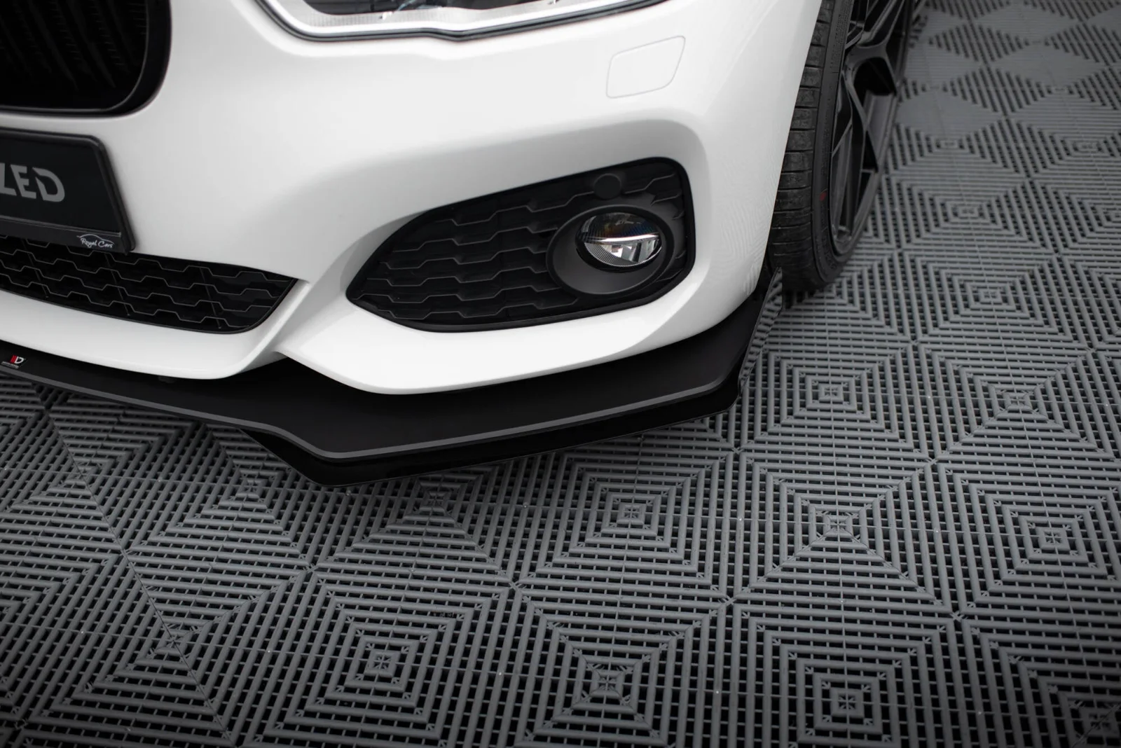Maxton Design Front-Flaps für BMW 1er F20 M-Paket FL M140i – Schwarz matt