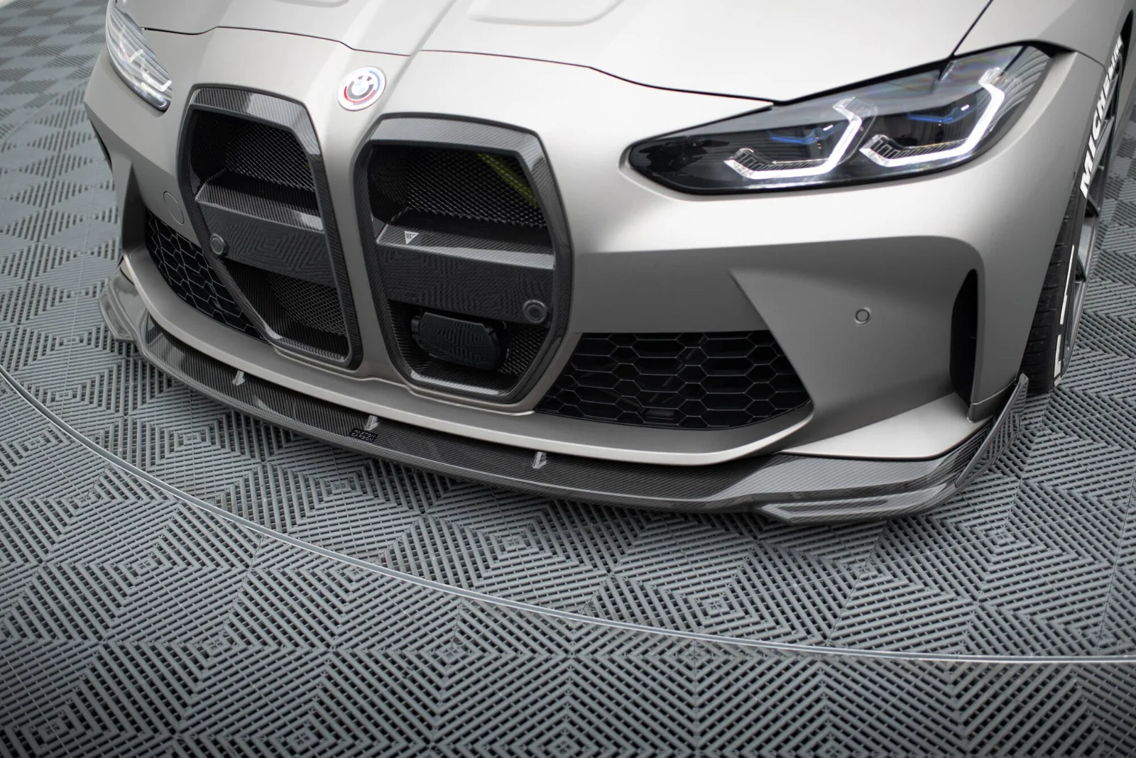 Maxton Design Front-Flaps für BMW M4 G82 FL – Sichtcarbon (Prepreg)