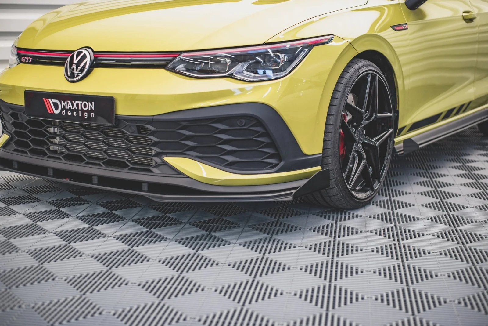 Maxton Design Front-Flaps für VW Golf 8 GTI Clubsport – Schwarz matt