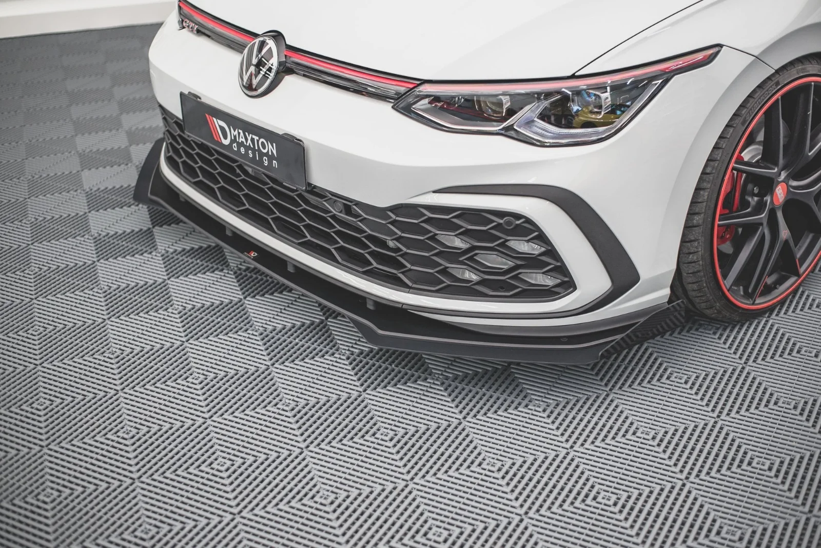 Maxton Design Front-Flaps für VW Golf 8 GTI GTE GTD R-Line – Schwarz matt