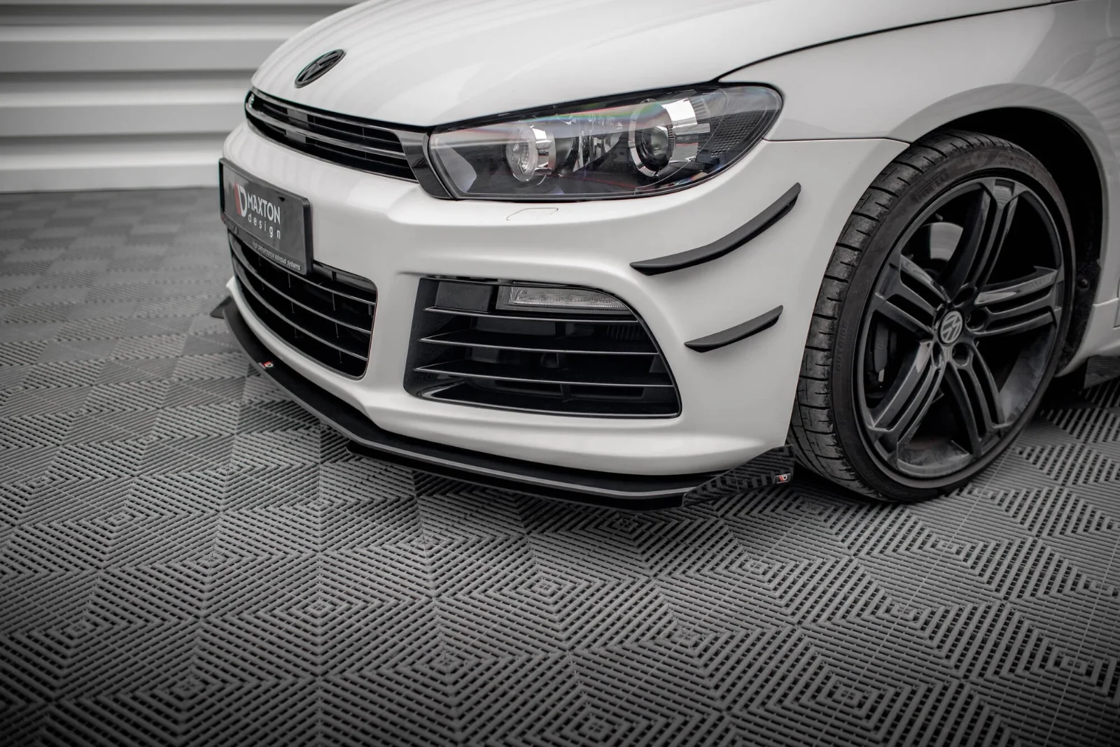 Maxton Design Front-Flaps für VW Scirocco R Mk3 – Schwarz matt
