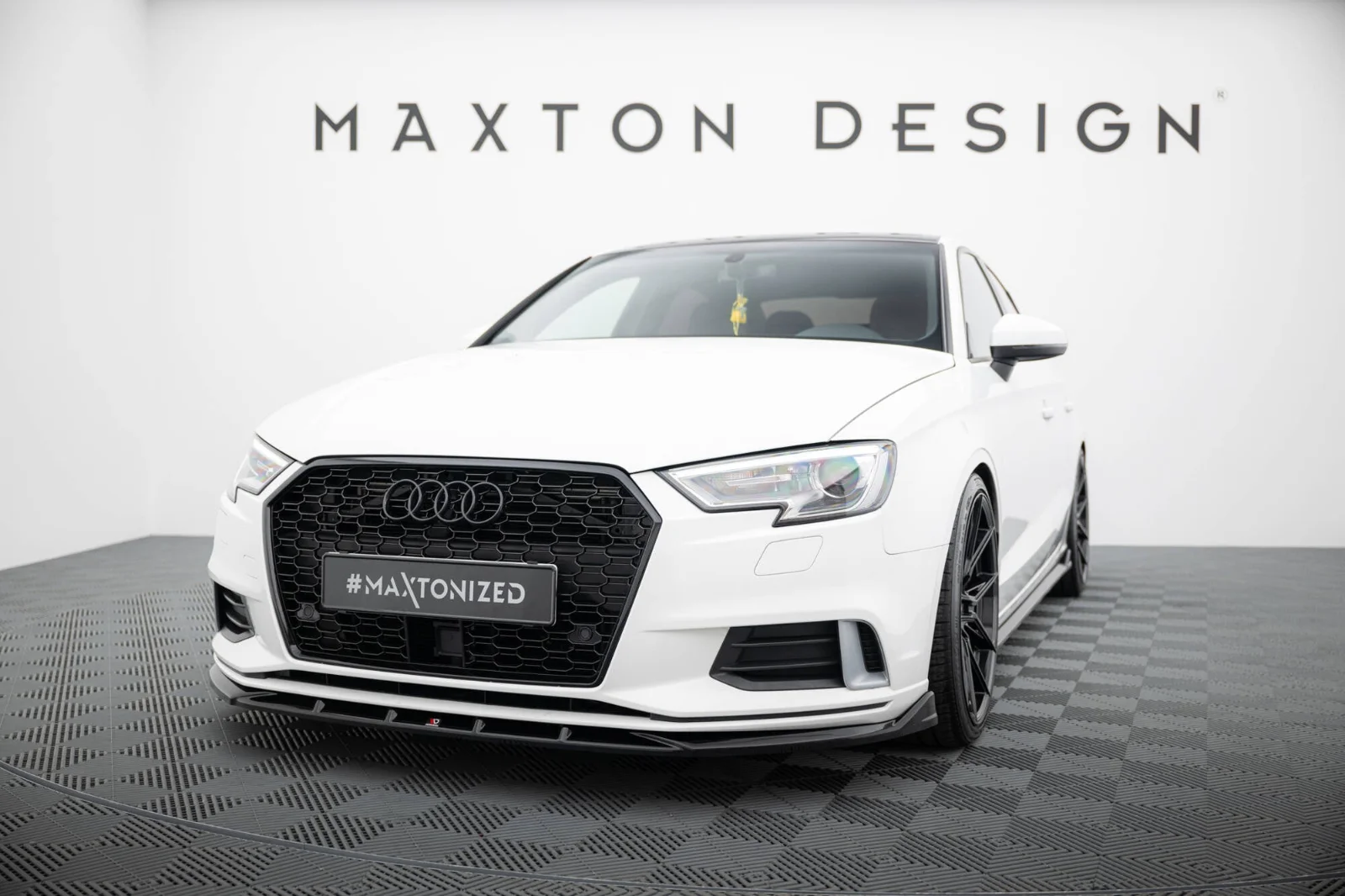 Maxton Design Frontsplitter für Audi A3 8V FL – Schwarz glänzend