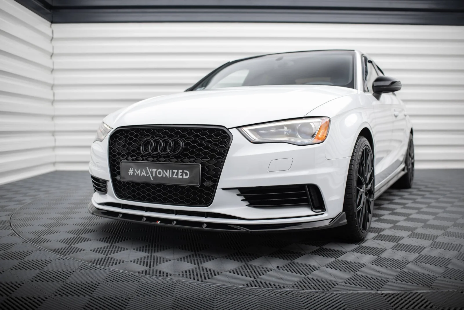 Maxton Design Frontsplitter V.1 für Audi A3 8V – Schwarz glänzend