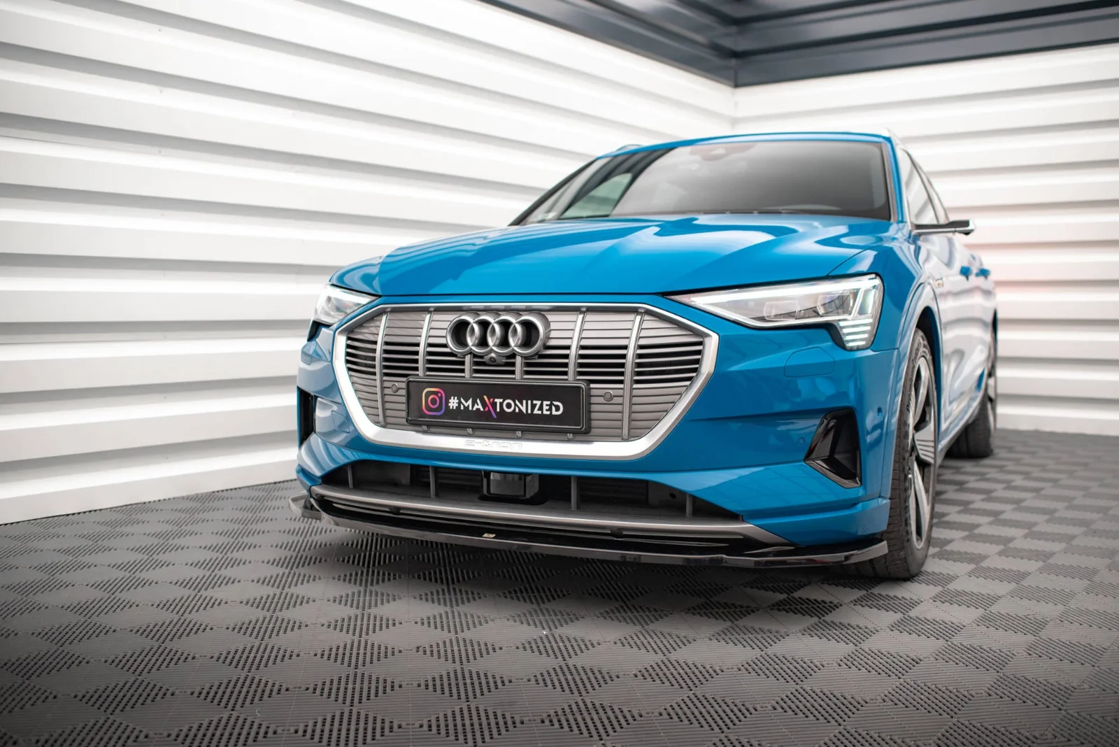Maxton Design Frontsplitter V.1 für Audi e-tron – Schwarz glänzend