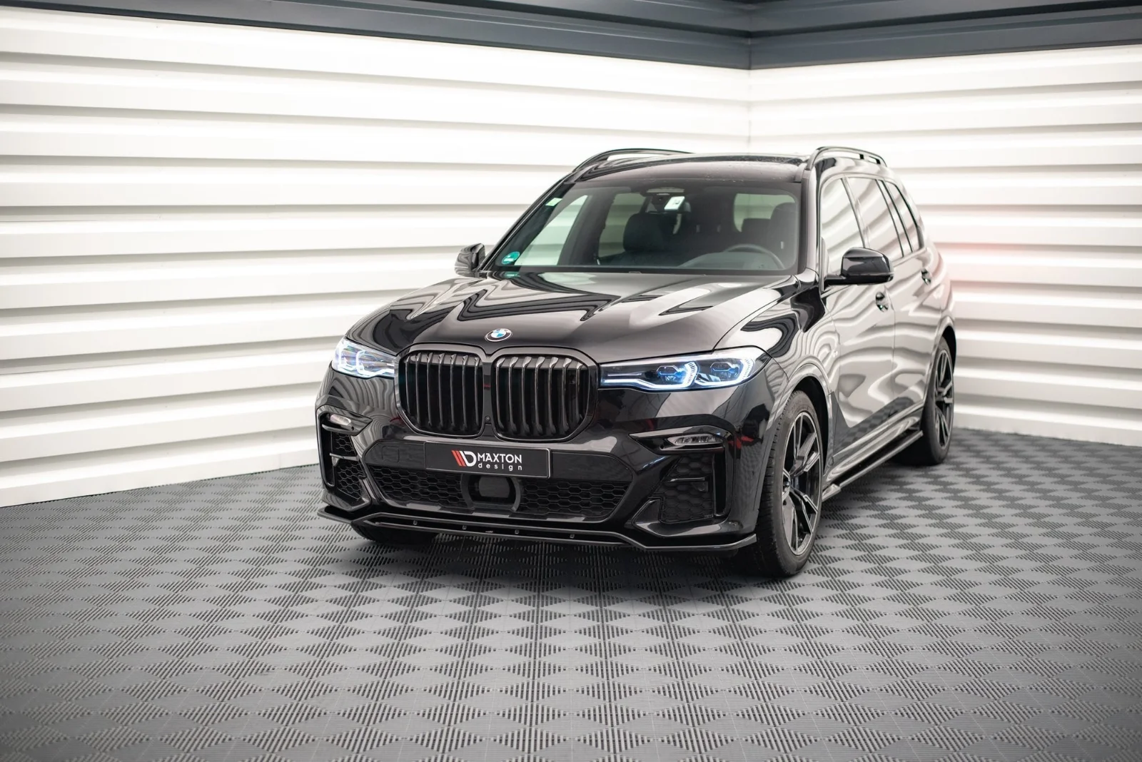 Maxton Design Frontsplitter V.1 für BMW X7 M-Paket G07 – Schwarz glänzend