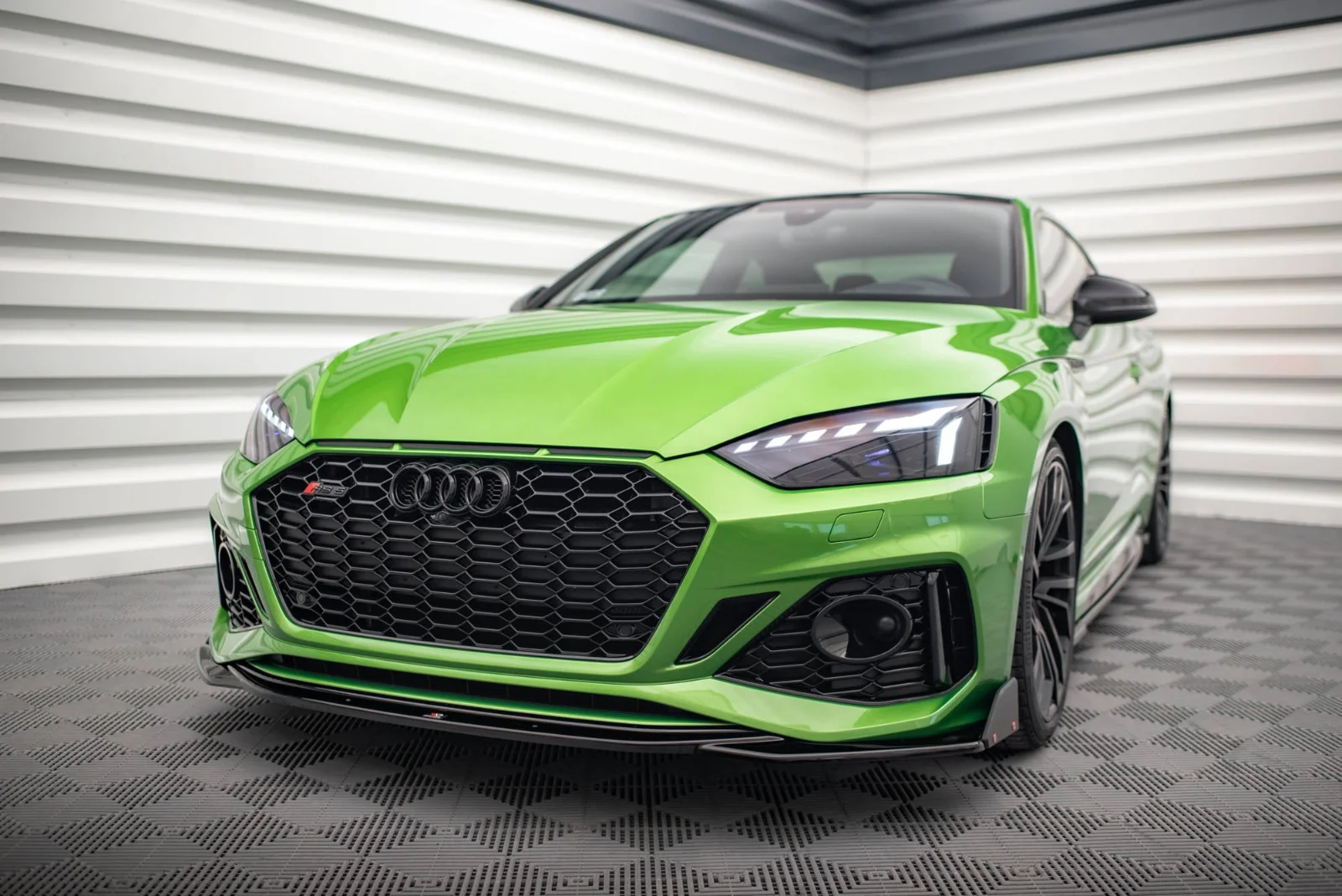 Maxton Design Frontsplitter V.1 mit Flaps für Audi RS5 F5 FL – Schwarz glänzend