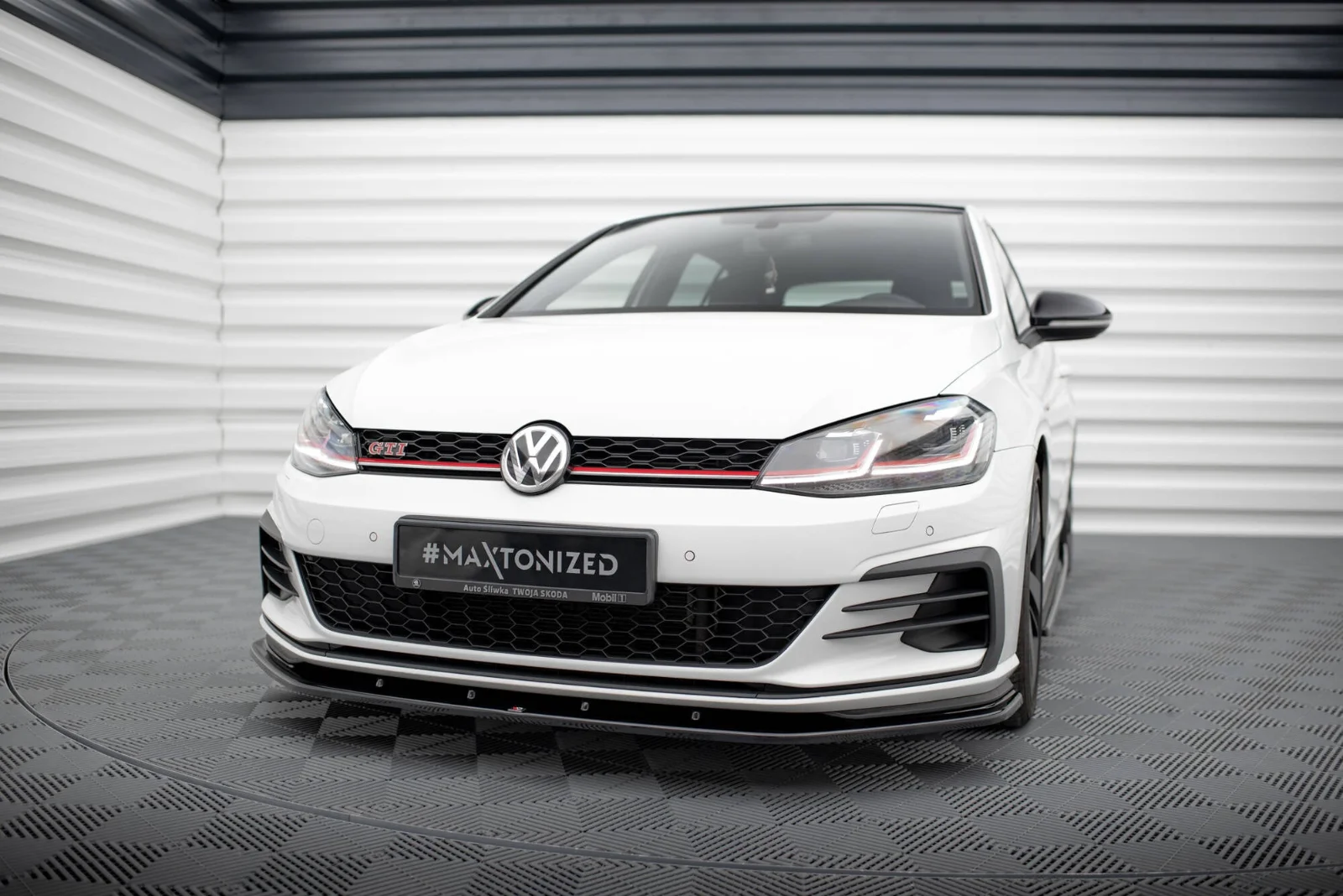 Maxton Design Frontsplitter V.1 für VW Golf 7 GTI GTD FL – Schwarz glänzend