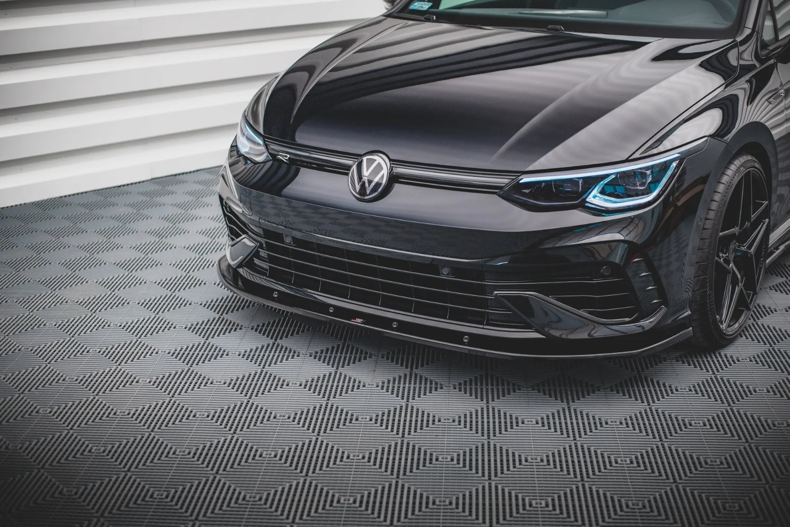 Maxton Design Frontsplitter V.1 für VW Golf 8 R – Schwarz glänzend