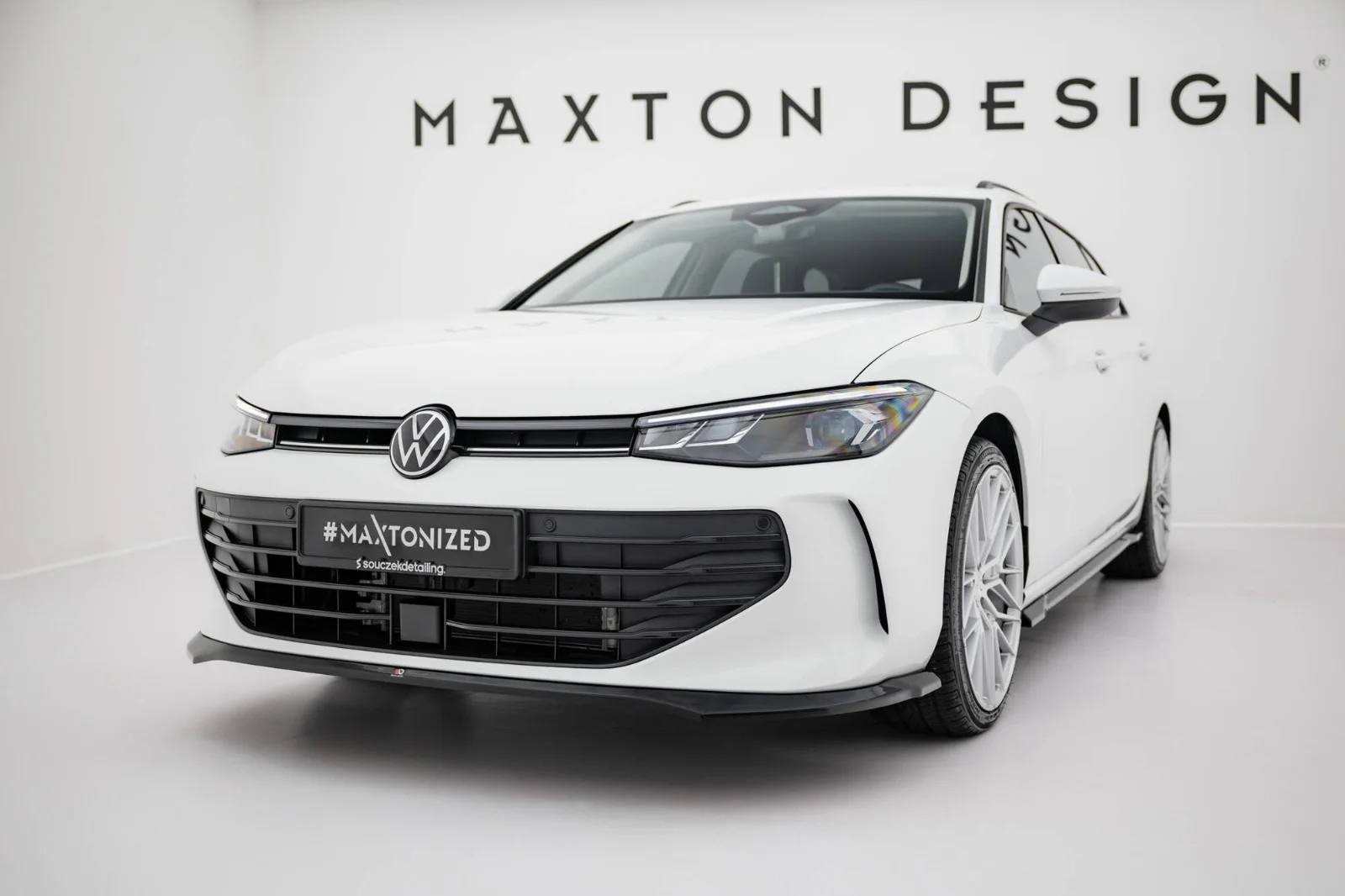 Maxton Design Frontsplitter V.1 für VW Passat B9 – Schwarz glänzend