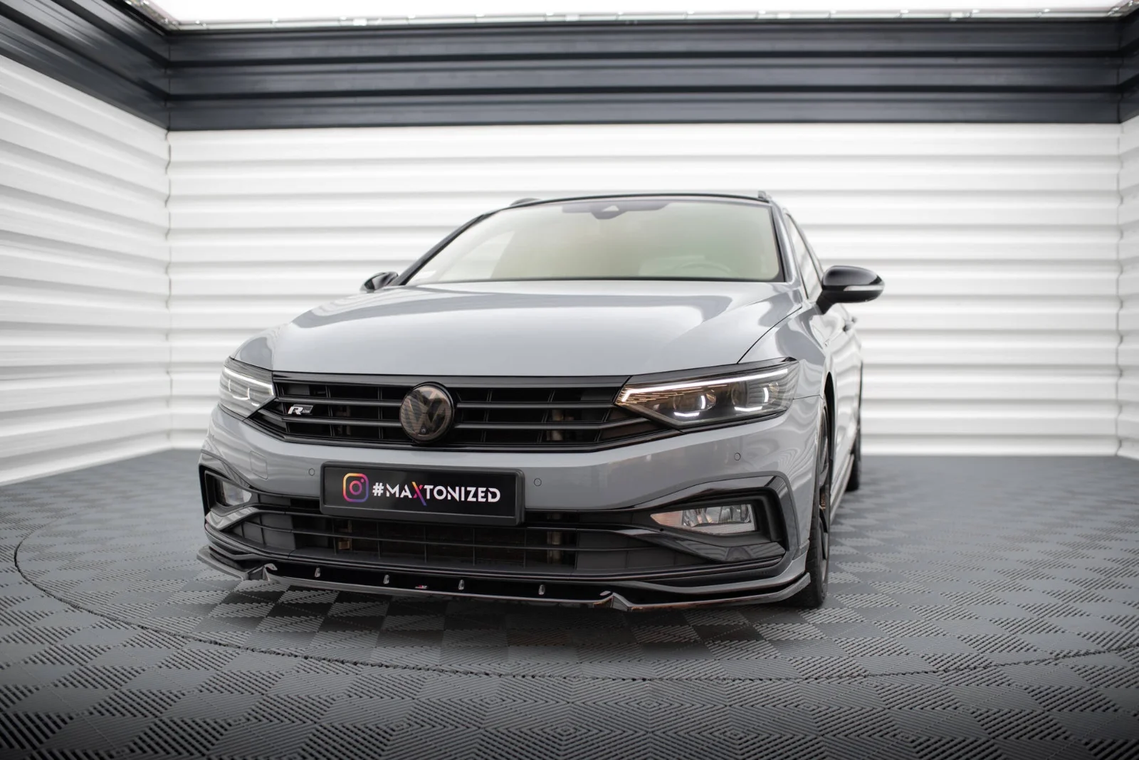 Maxton Design Frontsplitter V.1 für VW Passat R-Line B8 FL – Schwarz glänzend