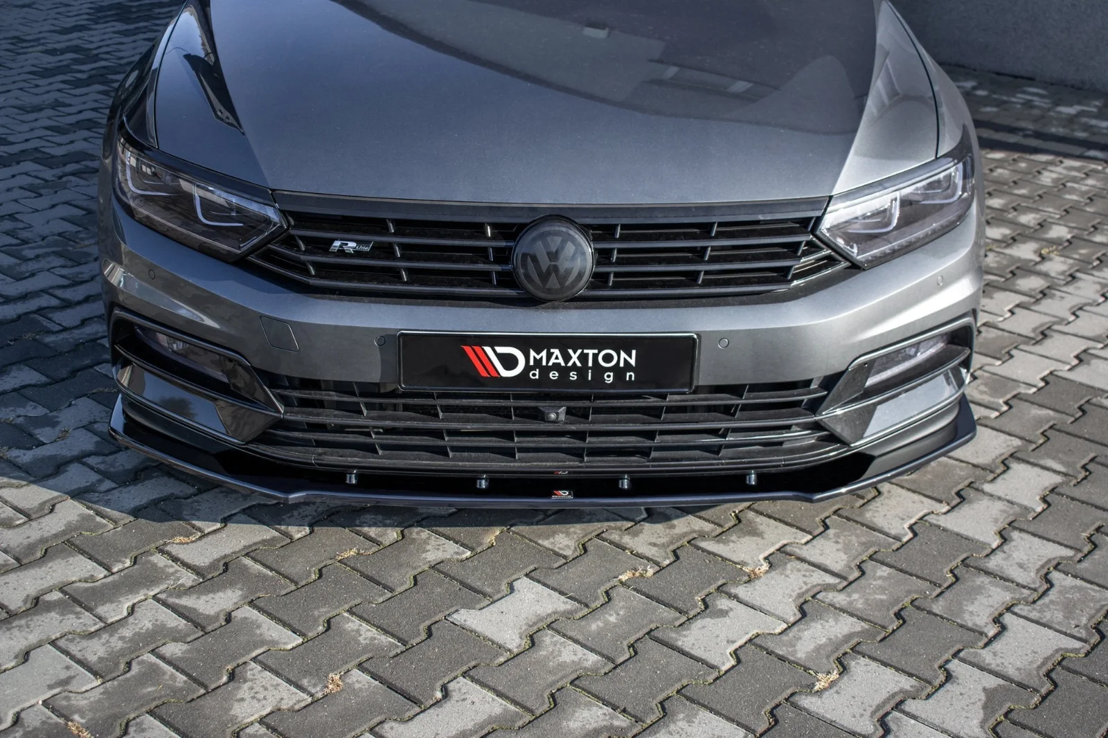 Maxton Design Frontsplitter V.1 für VW Passat R-Line B8 – Schwarz glänzend