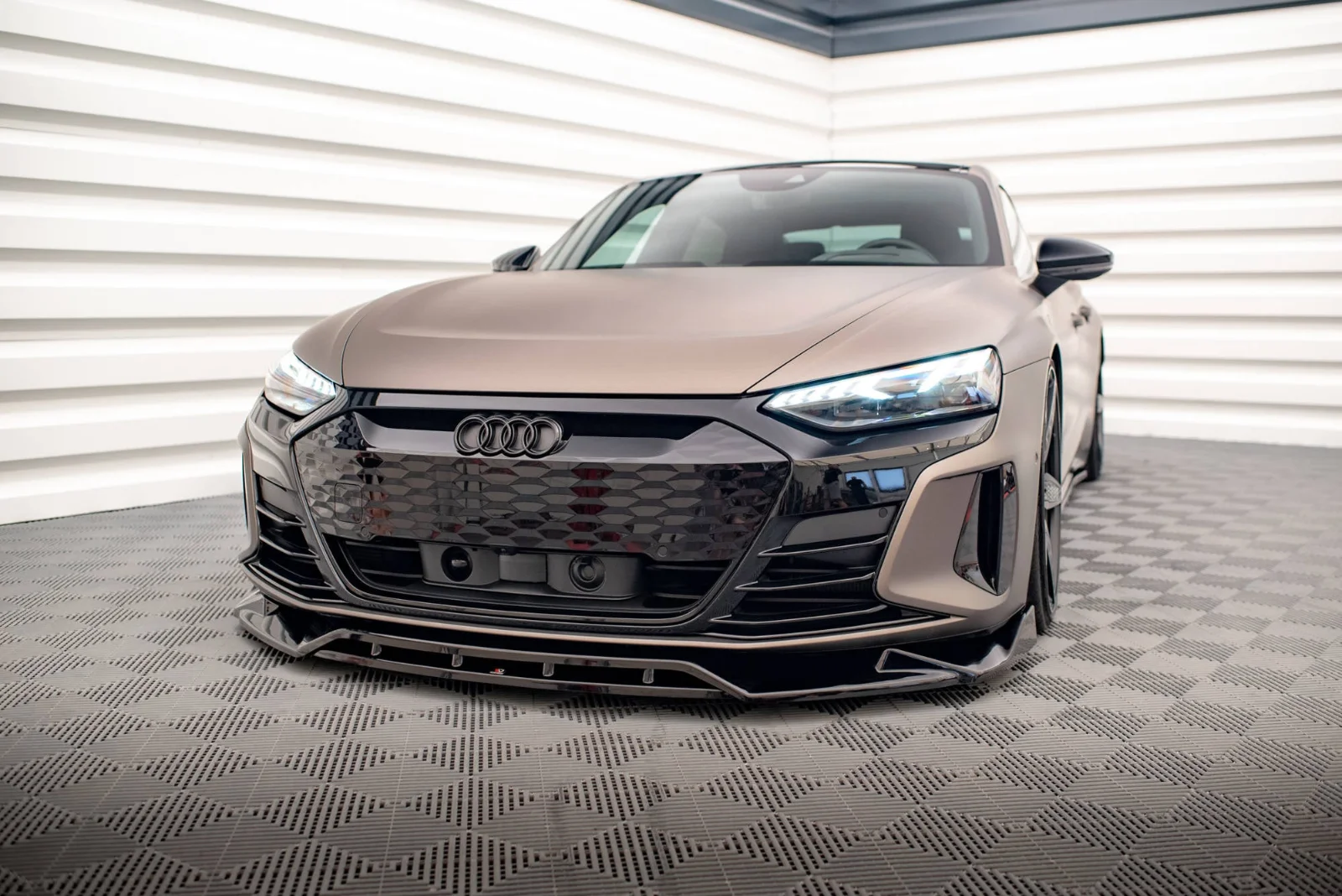Maxton Design Frontsplitter V.2 für Audi e-Tron GT RS Mk1 – Schwarz glänzend