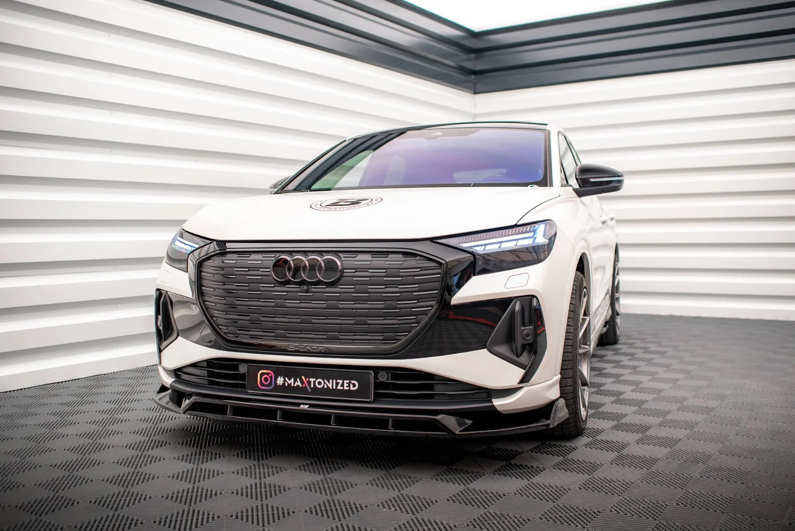 Maxton Frontsplitter V.2 für Audi Q4 e-tron S line Mk1 – Schwarz glänzend