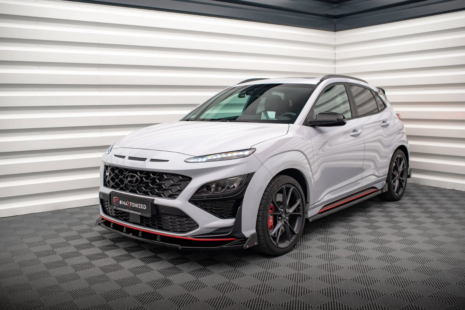 Maxton Frontsplitter V.2 mit Flaps für Hyundai Kona N Mk1 – Schwarz glänzend