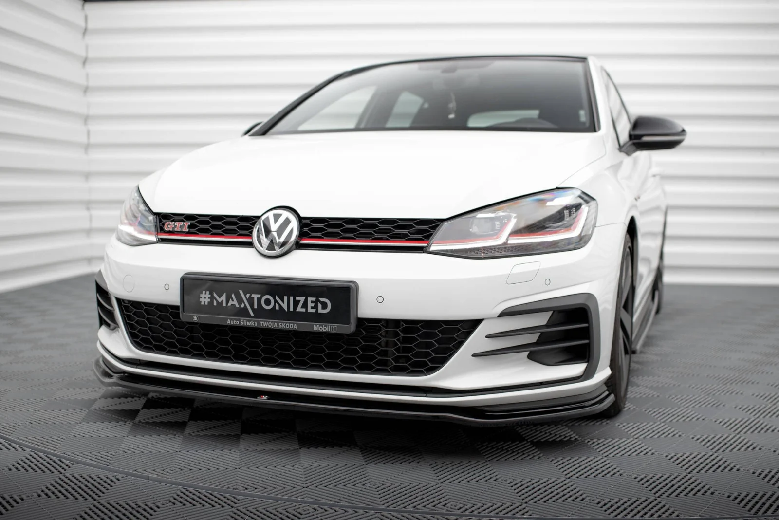 Maxton Design Frontsplitter V.2 für VW Golf 7 GTI GTD FL – Schwarz glänzend