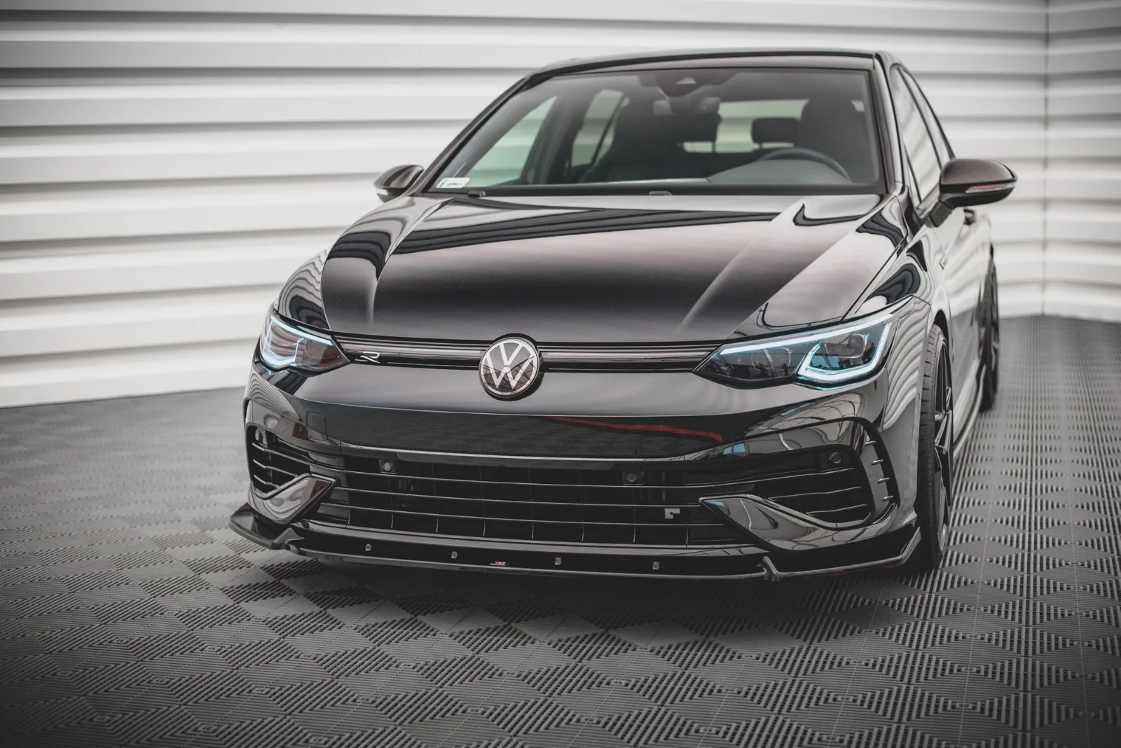 Maxton Design Frontsplitter V.2 für VW Golf 8 R – Schwarz glänzend